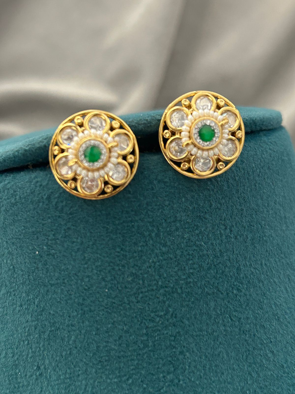 Antique Gold Floral Necklace Set – Emerald Stone Detailing with Matching Stud Earrings